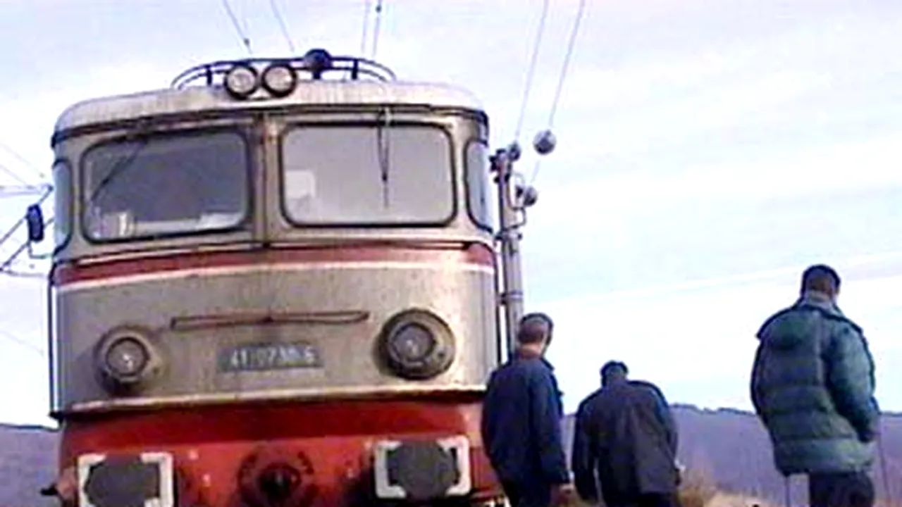 O locomotivă a lovit un camion, în zona localităţii Gura Ocniţei