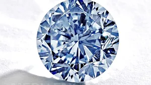Cel mai mare DIAMANT alb din lume, scos la licitaţie. Care este preţul estimat al nestematei de 118 carate