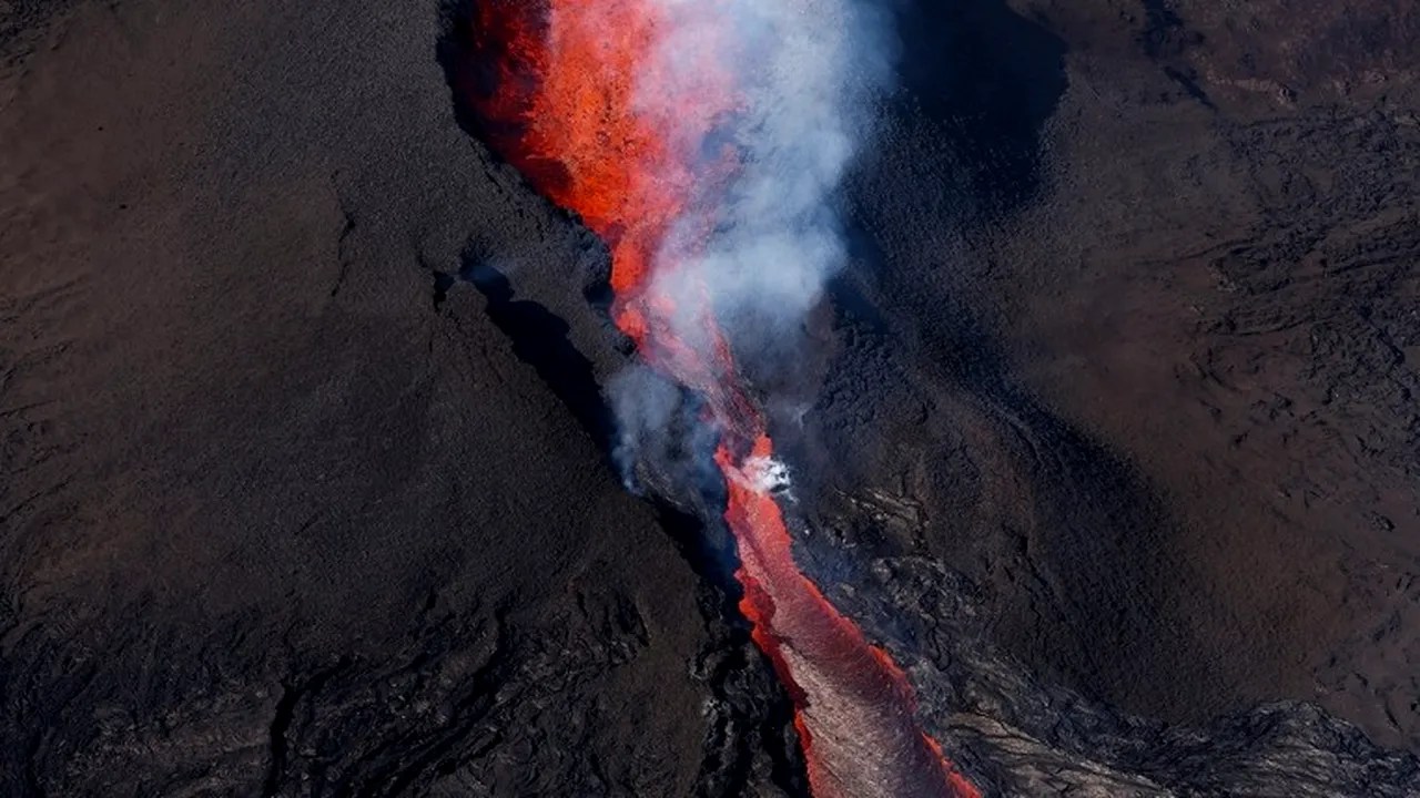 Lava unui vulcan din Hawaii se apropie de o autostradă. Garda Naţională a fost mobilizată