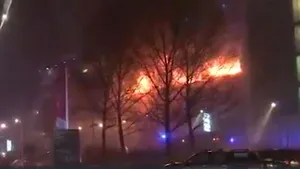 VIDEO | INCENDIU într-o parcare supraetajată: 1.600 de maşini au ars la Liverpool