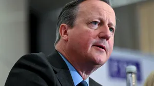 Fostul premier britanic, David Cameron dezvăluie că a fost diagnosticat cu cancer de prostată