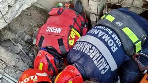 Salvatorii români care au fost în Turcia, decoraţi la Palatul Cotroceni