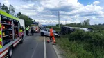 Accident în Timiș. Un autotren s-a răsturnat pe șosea, iar un bărbat a murit