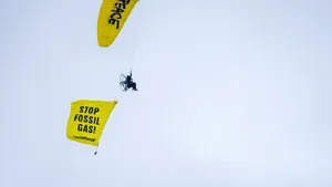 Protest Greenpeace la platforma Neptun Deep: „46.000 de decese premature”