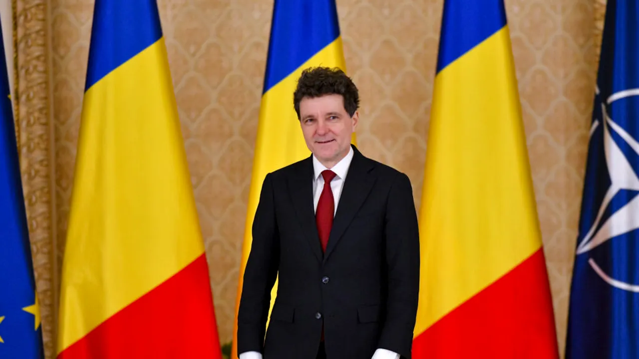 Nicușor Dan, mesaj de Crăciun despre familie și valori: Să ne recăpătăm forţa unei naţiuni conştientă de identitatea sa