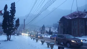 Mai multe artere naţionale închise sau restricţionate circulaţiei din cauza viscolului | VIDEO