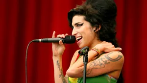 Amy Winehouse s-a internat într-o clinică de dezintoxicare