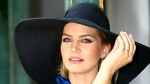 Monica Dascălu se apucă de şcoala de pilotaj pentru avioane ultrauşoare