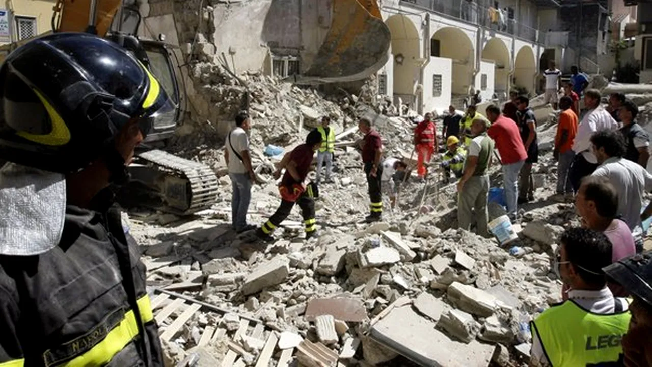 O clădire cu trei etaje s-a prăbuşit în Italia. Trei persoane au murit - VIDEO, FOTO