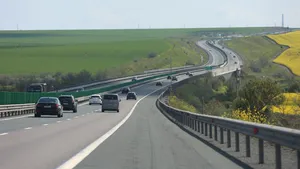 Sfârșitul limitei de 130 km/h pe autostrăzi? Ce trebuie să știe șoferii în 2026