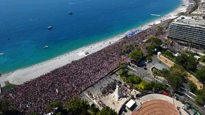 Prim-ministrul Franţei, Manuel Valls, huiduit în timpul comemorării victimelor atacului terorist de la Nisa - FOTO, VIDEO