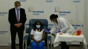 Vaccinarea anti COVID-19 în Statele Unite. Cine este prima persoană imunizată