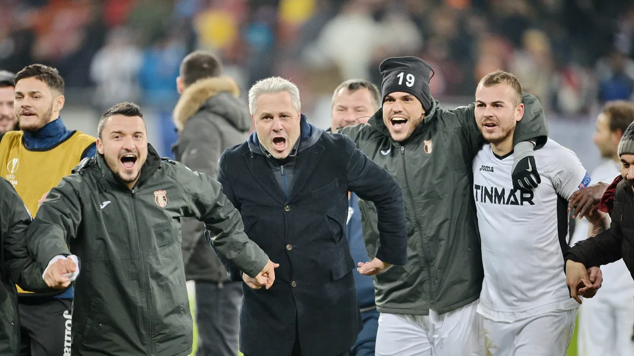 Marius Şumudică i-a cerut tricoul lui Emmanuel Adebayor: Vreau să îl am amintire cu urma de pe mână