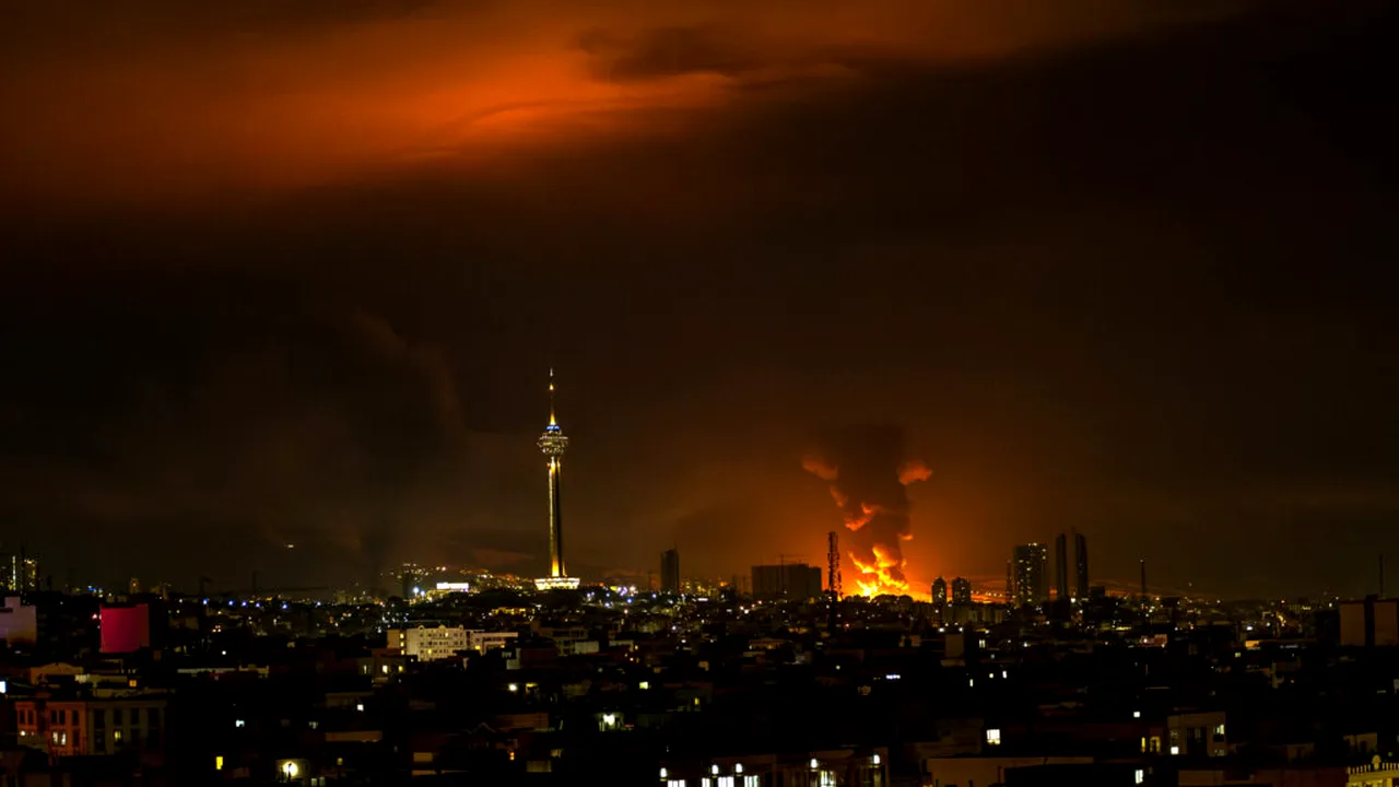 Cer negru, ploaie acidă și aer otrăvit: ce trăiesc acum cei 10 milioane de locuitori ai Teheranului. VIDEO