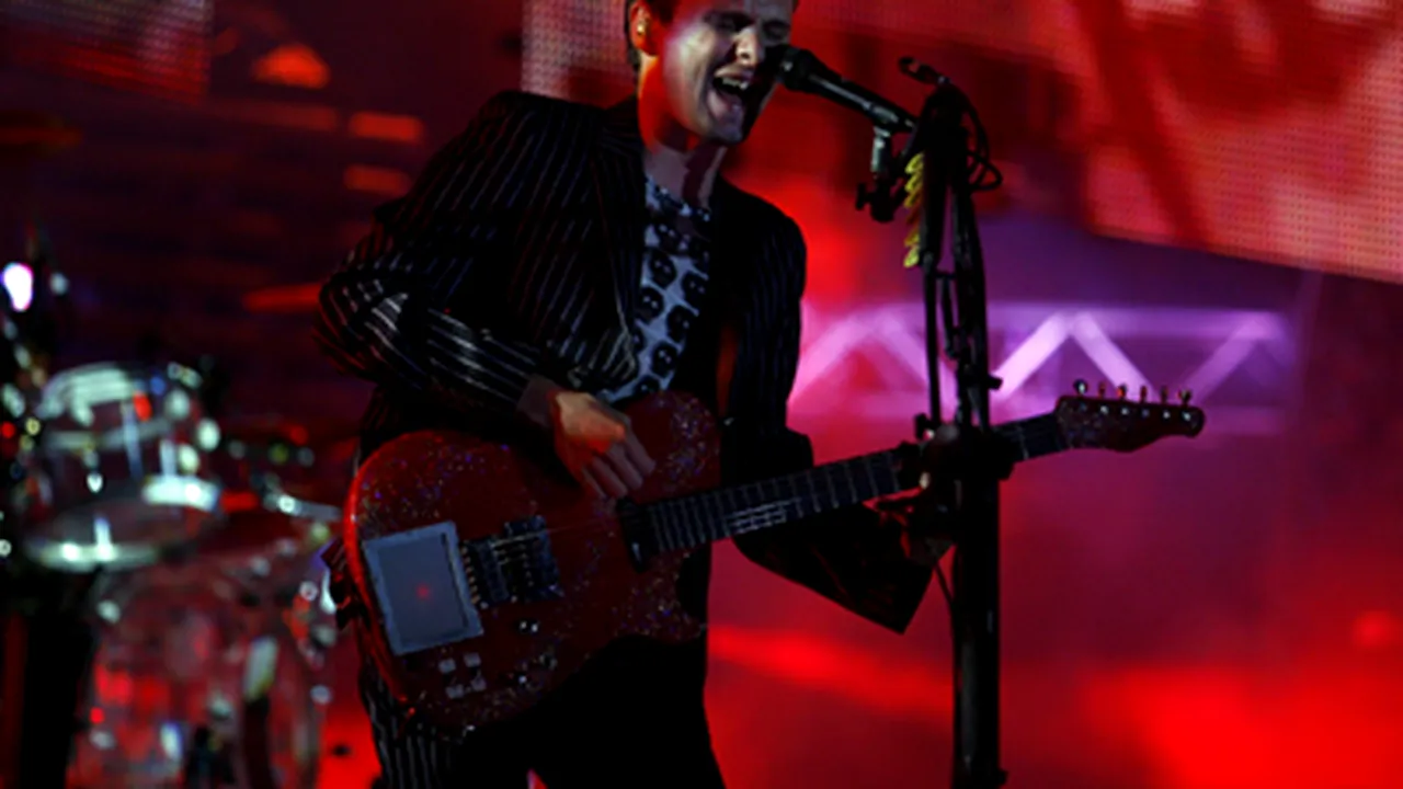 Trupa Muse a vrut un OZN pentru show-ul de la V Festival (Galerie Video)