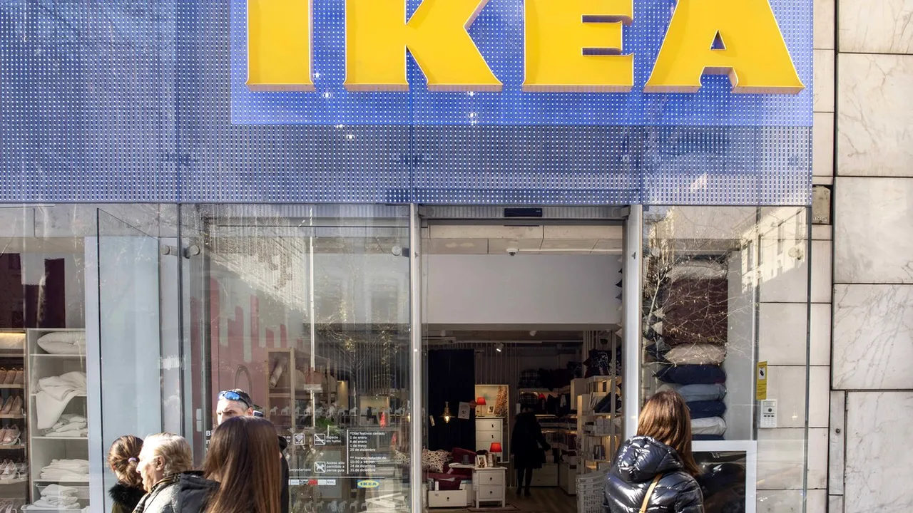 Ikea ia măsuri împotriva angajaţilor nevaccinaţi: „Salariu minim pentru cei aflaţi în izolare”