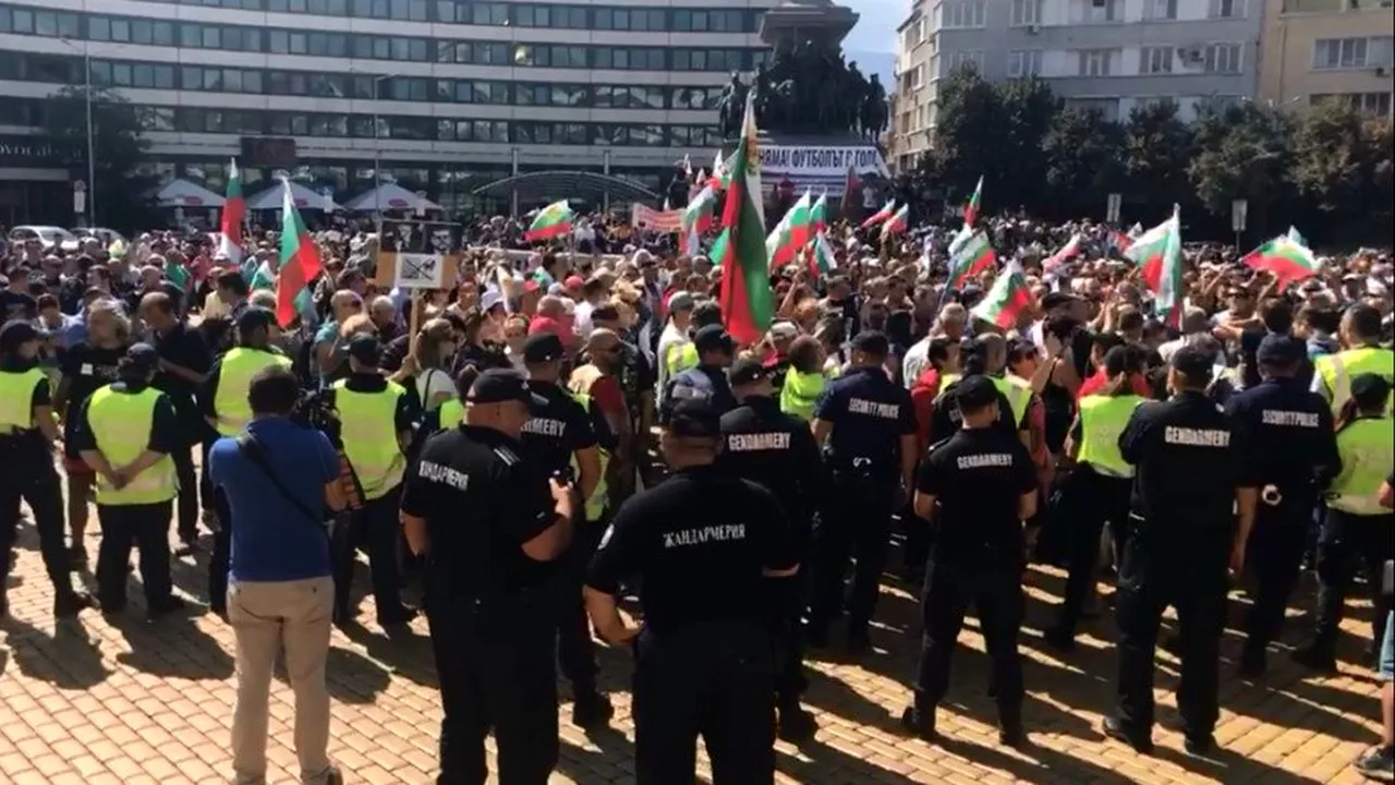 Bulgarii, pe urmele românilor. Protest antiguvernamental, la care a participat şi diaspora, organizat la Sofia. Un cameraman a fost bruscat