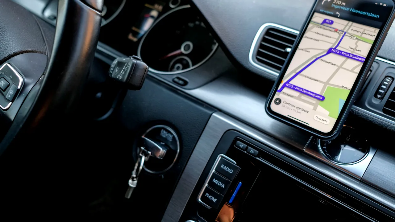Waze: Noi opţiuni aduse de aplicaţia de trafic. Care este funcţia împrumutată de la Google Maps şi Apple Maps