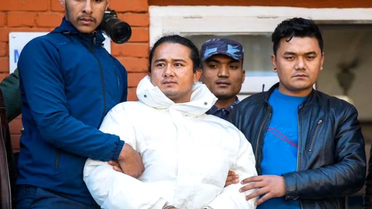 „Buddha Boy”, guru celebru pentru că stea nemişcat fără a avea nevoie de apă, mâncare sau de somn, a fost arestat