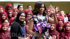 Michelle Obama promovează programe în valoare de 200 de milioane de dolari pentru educaţia fetelor