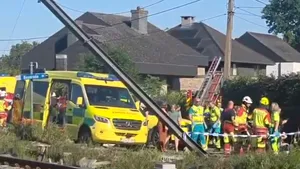 Tragedie în Belgia după ce un tren a lovit un microbuz școlar. Mai multe victime, copii transportați de urgență la spital