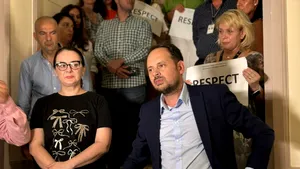 Scandal la AEP după conferința președintelui: „Ne arată cu degetul de șase luni”