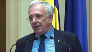 Isărescu, guvernatorul BNR: Ne-am dus în jos cu dobânda de politică monetară ca să nu rămânem cocoţaţi cu rata-cheie undeva sus. Am coborât şi noi dobânda pe măsură ce a coborât rata inflaţiei, cu o oarecare întârziere. Politica monetară este suficient de fermă, de restictivă, nu s-a relaxat exagerat