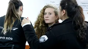 O adolescentă palestiniană care a pălmuit un militar israelian, arestată preventiv. Aceasta va fi inculpată | VIDEO