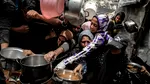 Flămânzi și disperați, palestinienii au luat cu asalt punctul de distribuție a ajutoarelor alimentare. Un localnic a fost ucis, iar alți 47 răniți de către soldații israelieni
