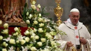 Papa Francisc, în prima predică de Crăciun: Naşterea Domnului, eveniment central în care se arată mila şi dragostea lui Dumnezeu - VIDEO