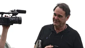 Oliver Stone va realiza un film despre George W. Bush