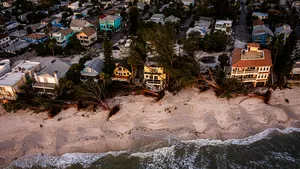 Cel puţin 100 de persoane şi-au pierdut viaţa în urma inundaţiilor devastatoare din sud-estul SUA