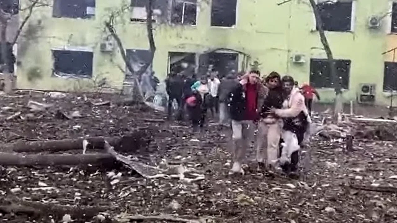O moschee în care se aflau 80 de civili a fost bombardată în Mariupol