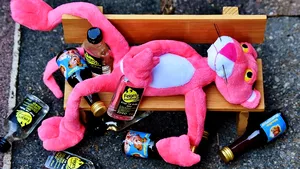 Proiect: Magazinele, localurile care vând băuturi alcoolice minorilor riscă amenzi până la 6.000 lei