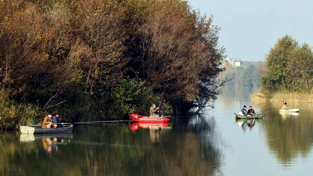 Un bărbat care pescuia pe Lacul Morii din Capitală a dispărut din barcă
