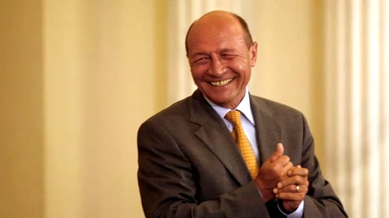 Băsescu: Natalitatea, misiune pe care şi femeile trebuie să şi-o asume. Cum Dumnezeu femeia romă poate ţine cinci-şase copii, iar românca nu poate?