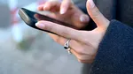 Ai dureri de spate și de încheieturi? Ar putea fi din cauza telefonului