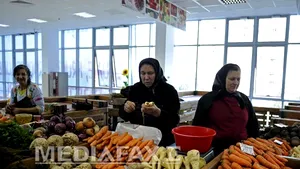 Comercianţii din pieţe vor avea nevoie, pe lângă atestatul de la primărie, de avizul asociaţiilor