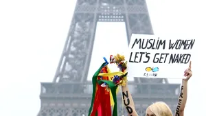 Conducătoarea grupului Femen a primit azil în Franţa