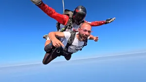 S-a deschis sezonul de paraşutism pe litoral, la aerodromul Tuzla  