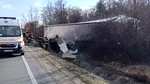 Accident cumplit între un camion și un microbuz de marfă pe DN 6, în Caraș-Severin: trei morți