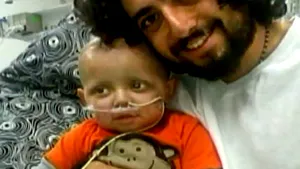 Un băieţel de doi ani cu o tumoare pe creier, vindecat cu marijuana