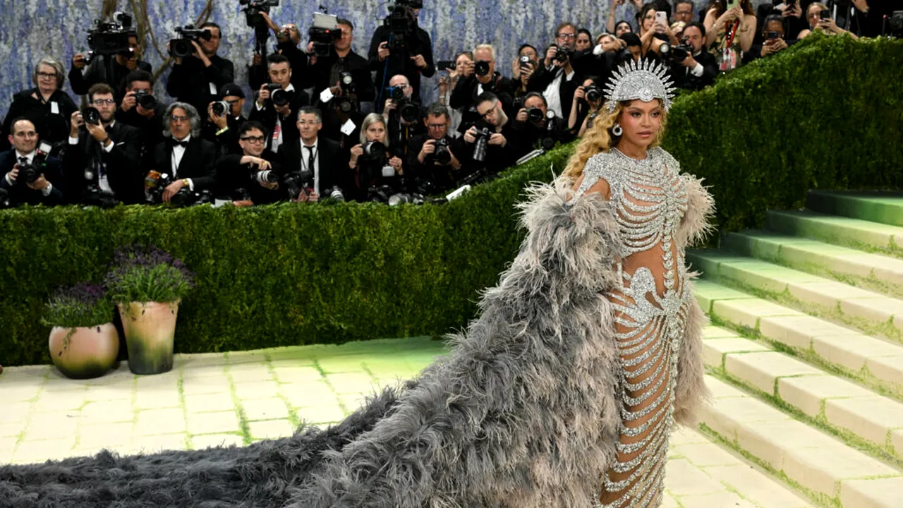 MET Gala, cea mai extravagantă strângere de fonduri din SUA a adunat 42 de milioane de dolari. Ținutele alese de vedete