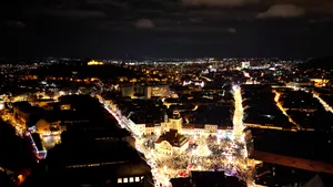 S-a deschis Târgul de Crăciun din Braşov. Un milion de luminiţe, aprinse în oraş