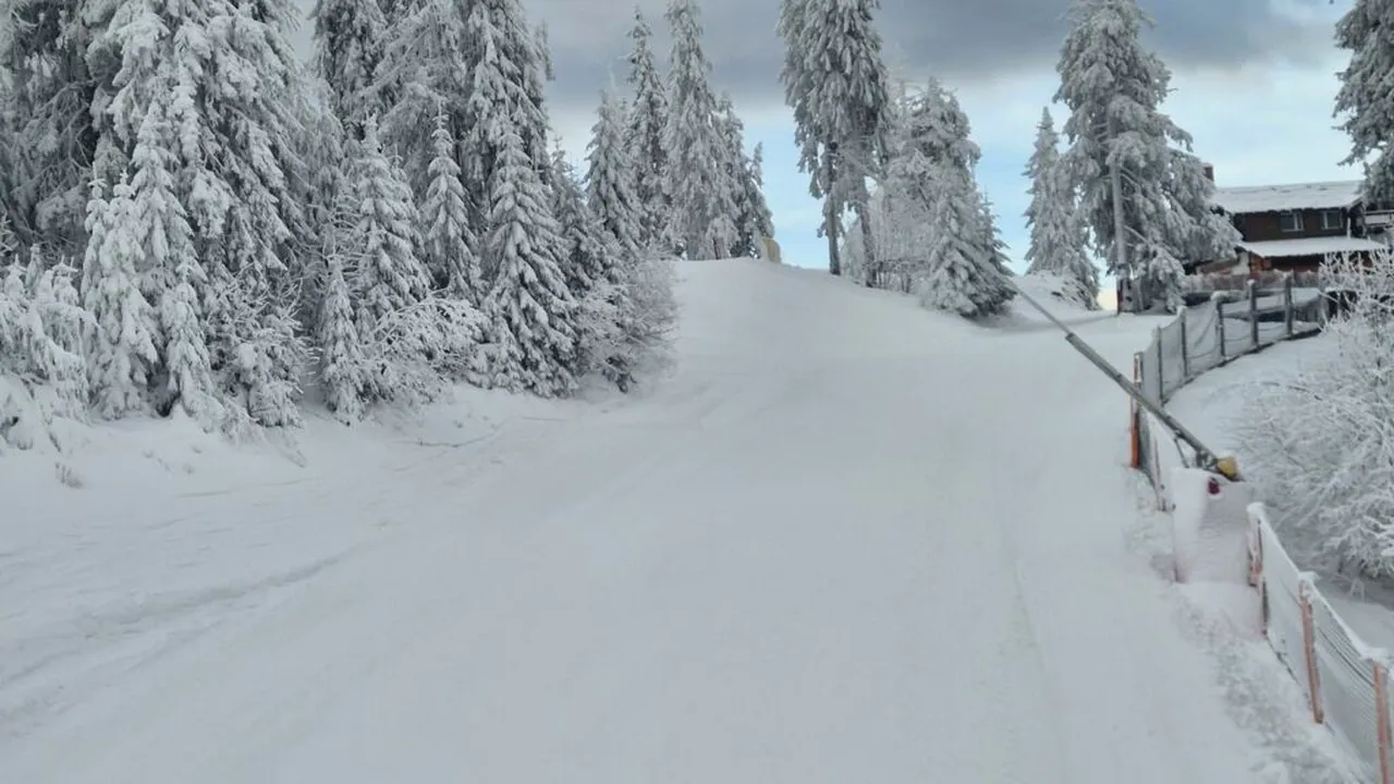 Poiana Brașov: S-au deschis pârtiile din zona superioară a masivului Postăvaru