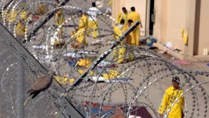Transferul penitenciarului Camp Cropper pune capăt unui aspect controversat al prezenţei SUA în Irak