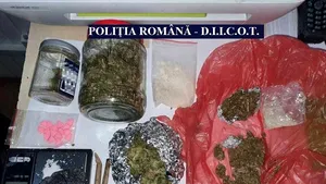 Captură de droguri de mare risc, la mare. Trei tineri au fost reţinuţi