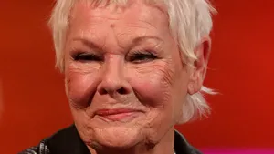 VIDEO Muzica nu are limite de vârstă: Judi Dench a trecut de la actorie la rap pentru o zi, la 86 de ani