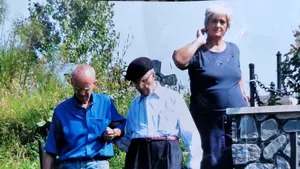 Acasă la cel mai longeviv român. Sfaturile lui „Nea Mitică” au rămas mereu acelaşi: Lapte şi miere, dacă vrei să trăieşti cât mine