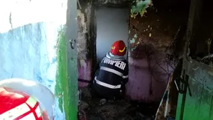 Un bebeluş de 8 luni, victima unui incendiu. Copilul nu a mai putut fi scos la timp din casa cuprinsă de flăcări